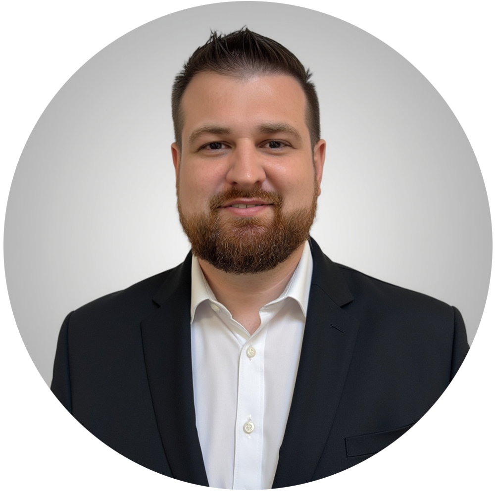 John_circle_headshot