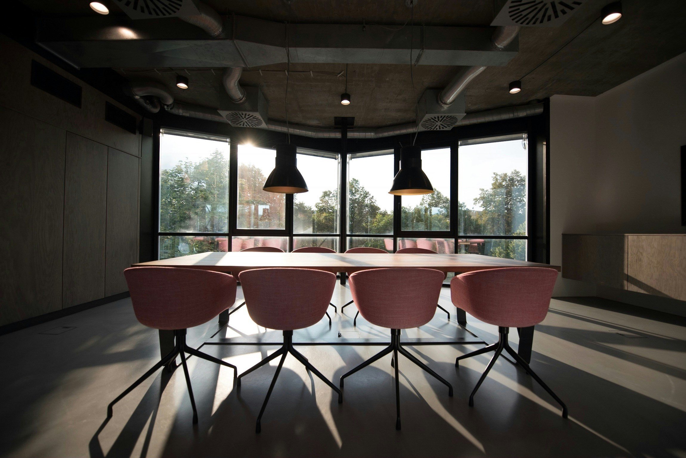 Empty boardroom becuase an M&A deal failed due to IT issues